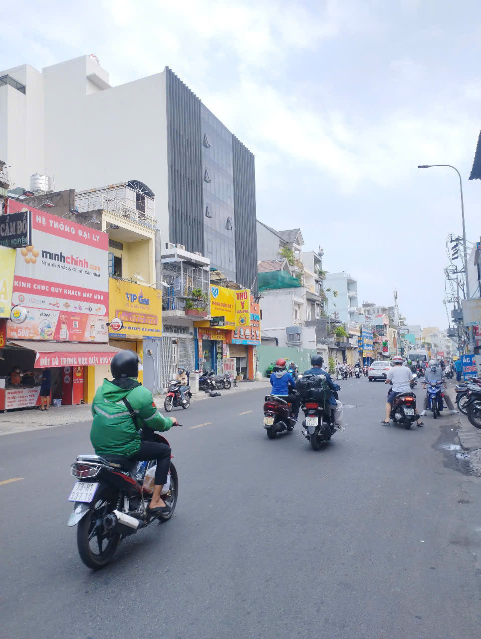 Ngộp Lạc Long Quân - 4x11m- HXH thông 2 tầng Khu Bầu Cát