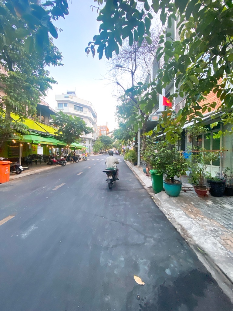 HIẾM NHÀ BÁN TÂN QUY QUẬN 7 - NHÀ 4 LẦU ĐƯỜNG SỐ - GIÁ 10.5 TỶ TL NHẸ