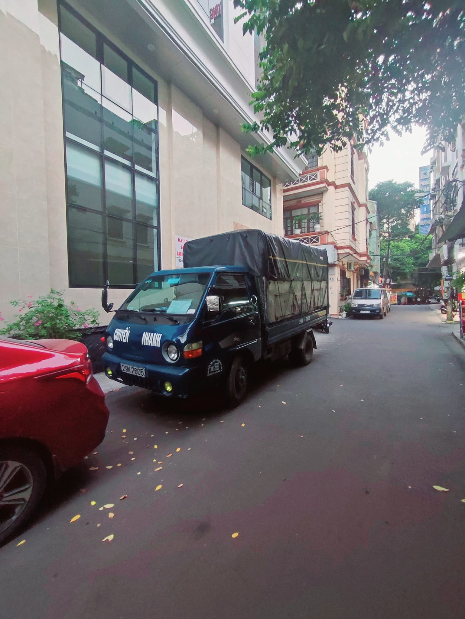 Bán mảnh đất phân lô Nguyễn Khang 34m2, 2 mặt ngõ, ô tô, giá tốt