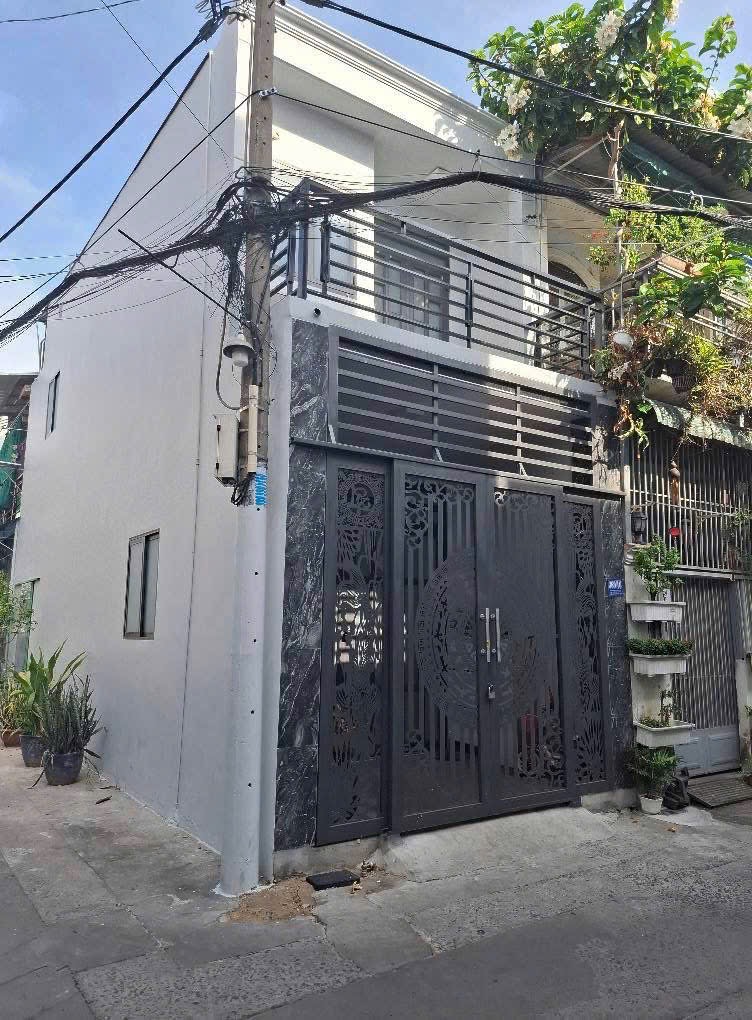 Nhà bán DT 40m2 đúc 2 tầng hẻm 5m đường Nguyễn Thị Đặng giá 3ty750