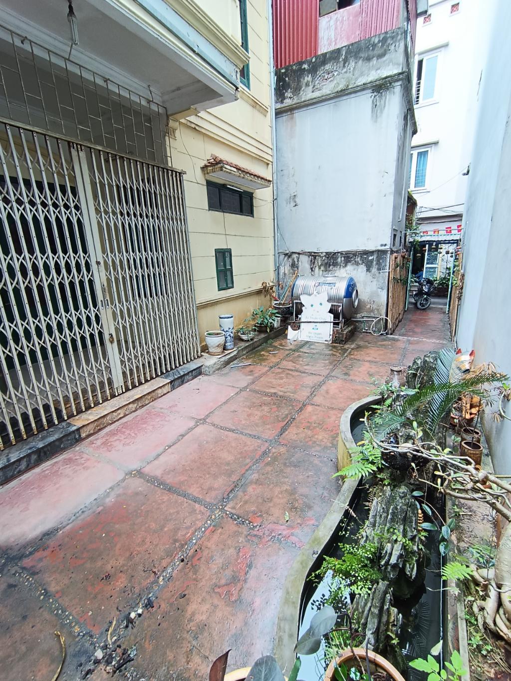 Bán Đất Phố Lạc Long Quân - Tây Hồ. 3 Bước Ra Phố. DT 118M2. MT 8M. GIÁ 18,4 Tỷ