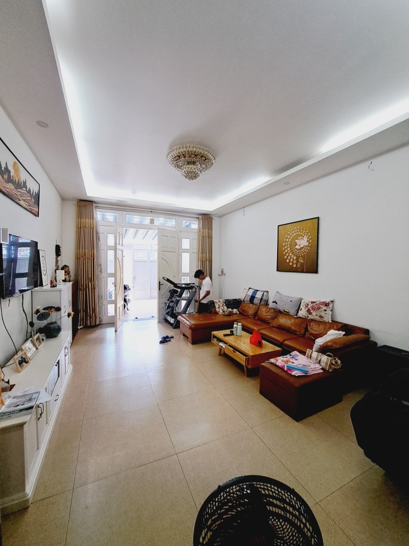 Bán nhà 100m2, 3 tầng, 3PN, 4WC, Q.9, Thủ Đức, 7.5 tỷ, sổ hồng