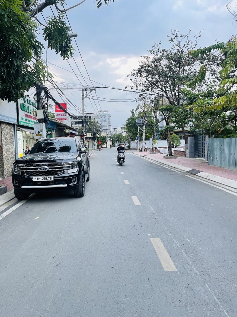 Nhà khu dân cư xe hơi đổ cửa 102M2 nở hậu 8m2 Đs Linh Đông KQH chỉ 4,5 tỷ