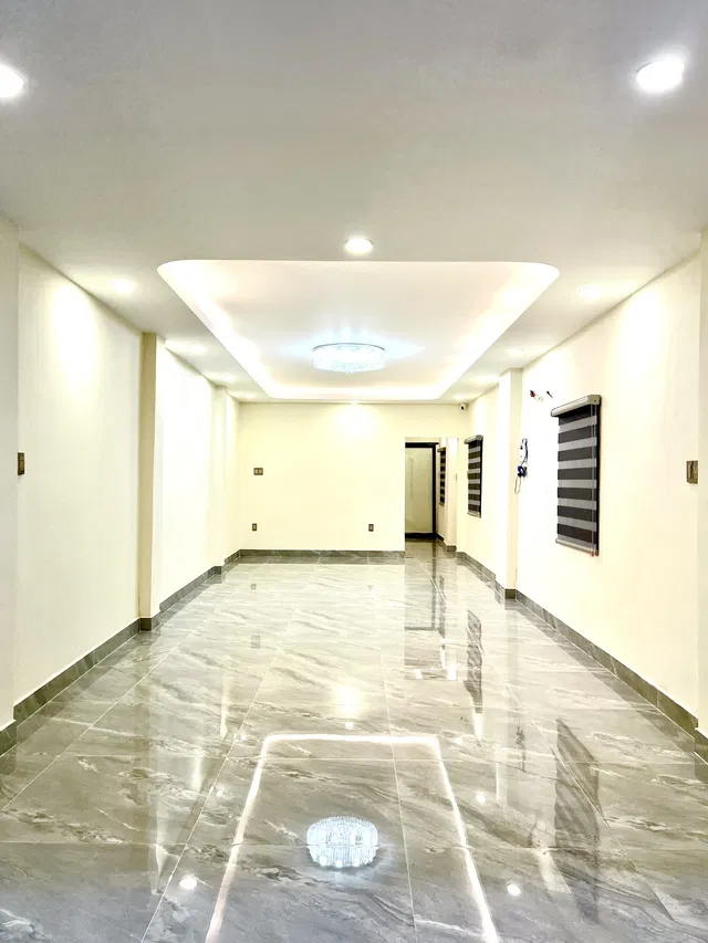 Bán nhà 2 tầng mới đẹp, DT(4m x 19m), mặt tiền Phan Xích Long, Quận 11