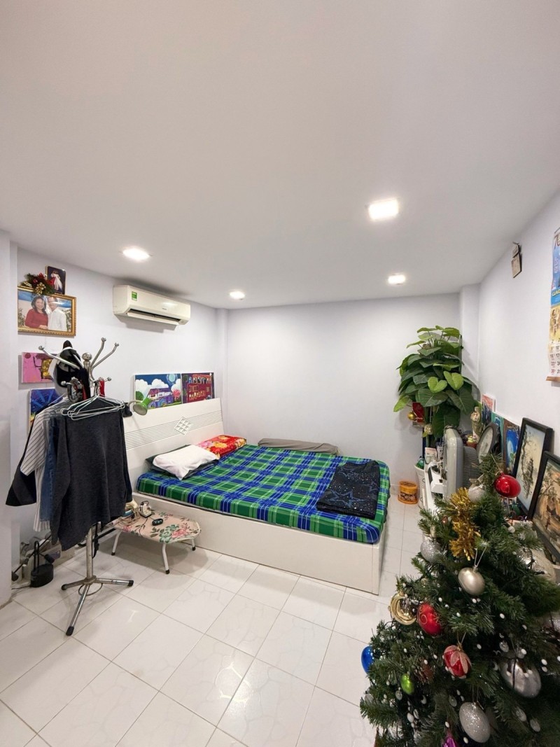 N278 - Nhà Hẻm 489/ HUỲNH VĂN BÁNH - 4 tầng BTCT 30M2 NỞ HẬU - 5.25 TỶ.