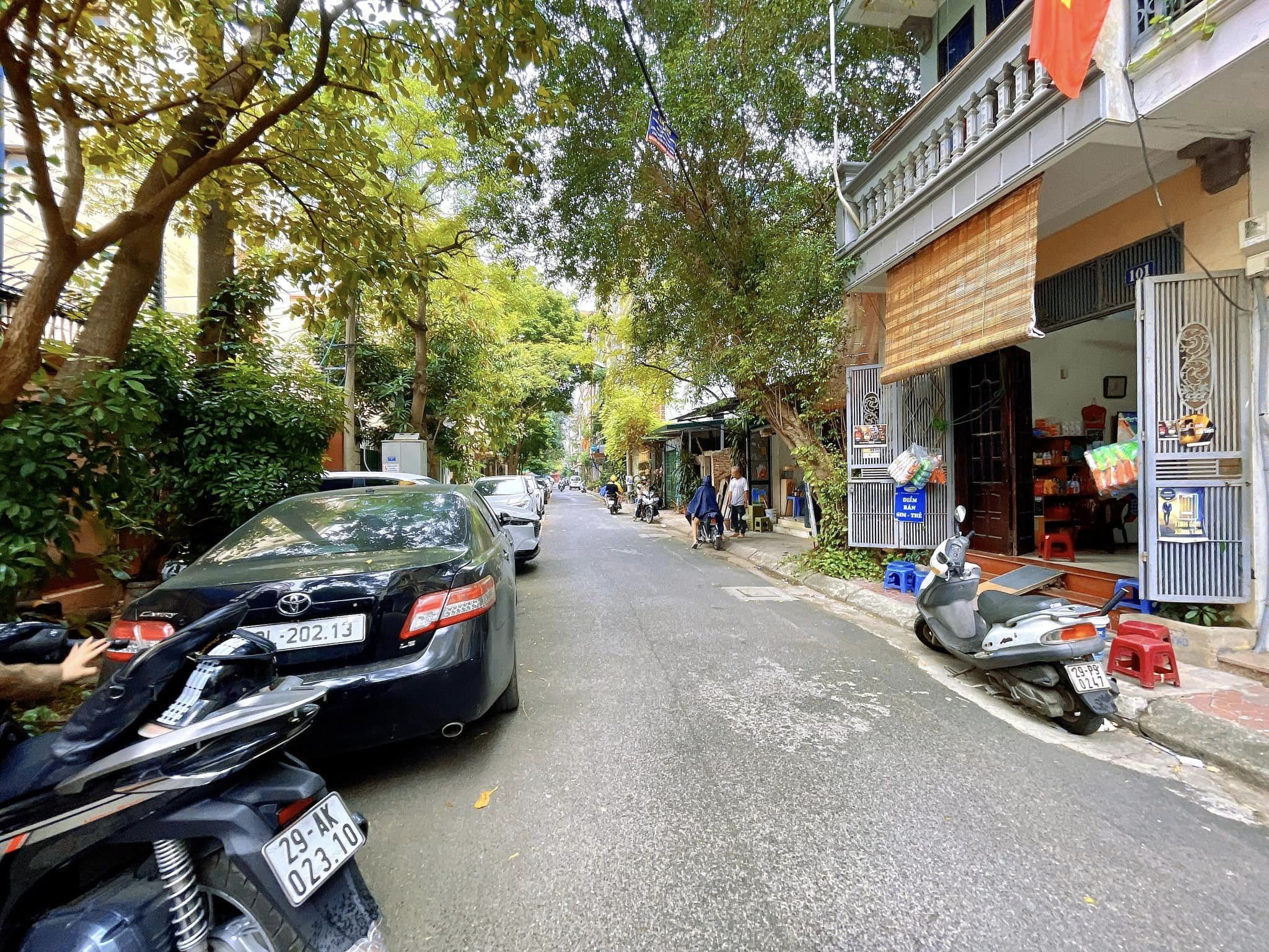 Cần bán gấp nhà phân lô Hoàng Sâm 61m2, 5T, ô tô tránh, dừng đỗ ngày đêm, 2 thoáng, 2 vỉa hè, kinh doanh