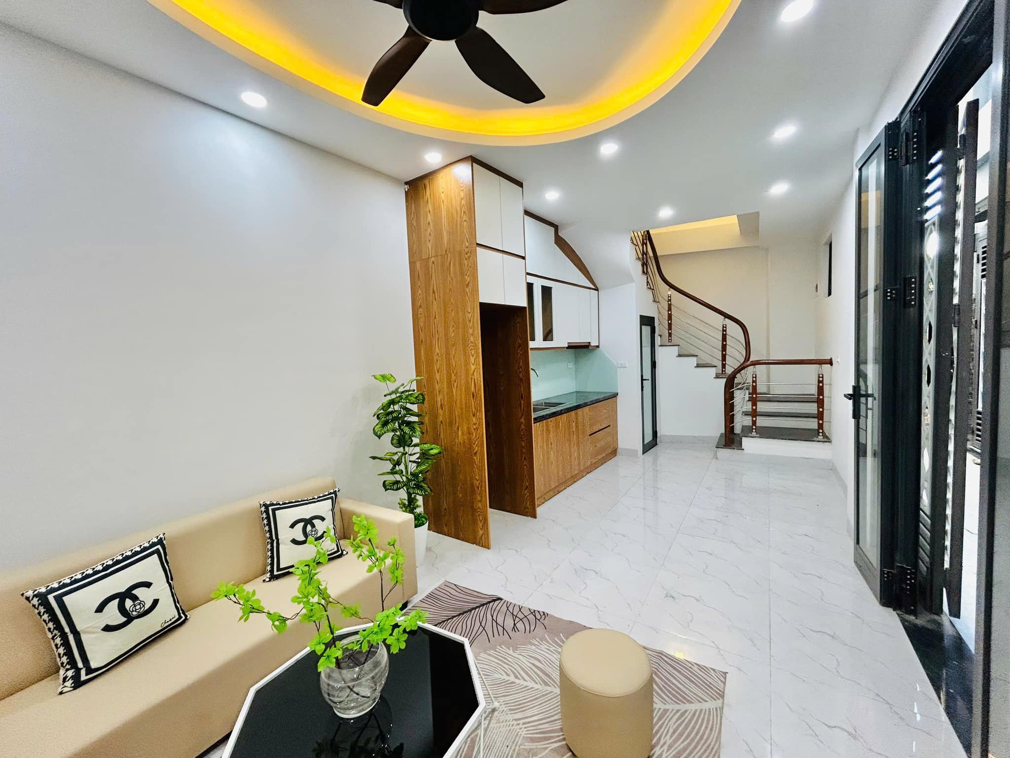 BÁN ĐẤT THƯỢNG THANH – LONG BIÊN – 40.6M² – Ô TÔ ĐỖ CỬA – GIÁ CHỈ 5.2 TỶ