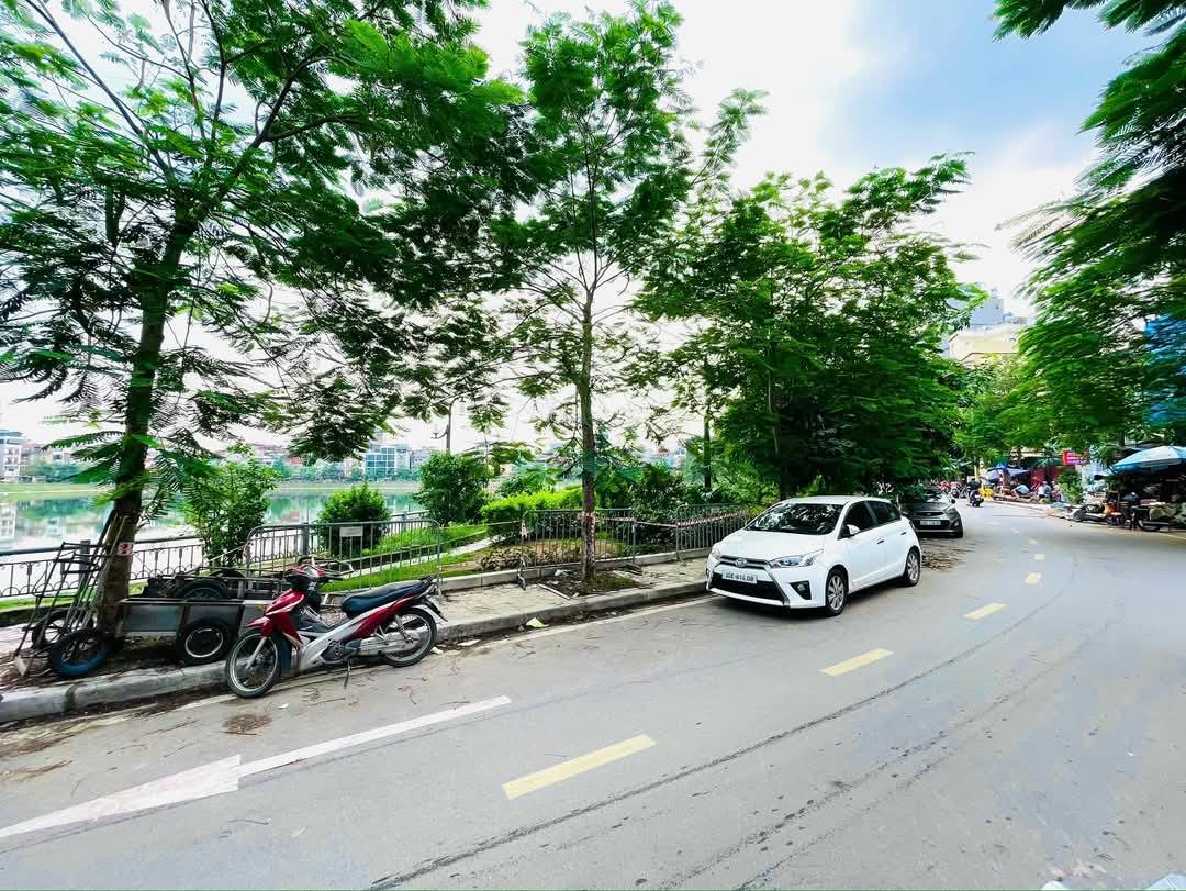 Biệt thự 4 tầng gần Hoàng Quốc Việt, trung tâm Cầu Giấy 123m2 đường 2 ô tô vào nhà. 31,5 ỷ
