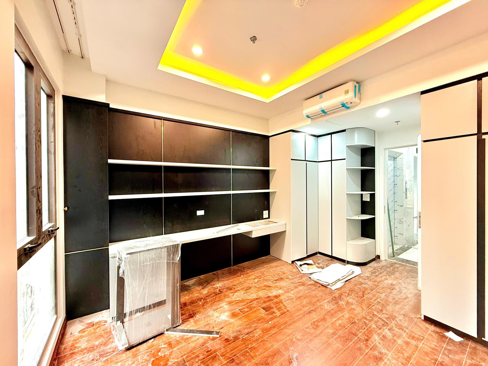 Mặt ngõ Ô tô, 10m ra MP Nguyễn Khang 55m 7T thang máy, 2 mặt tiền, 23.9 Tỷ