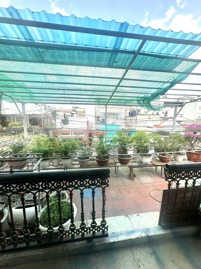 BÁN NHÀ HẺM XE HƠI. XE HƠI NGỦ TRONG NHÀ, DT LỚN GẦN 200M,