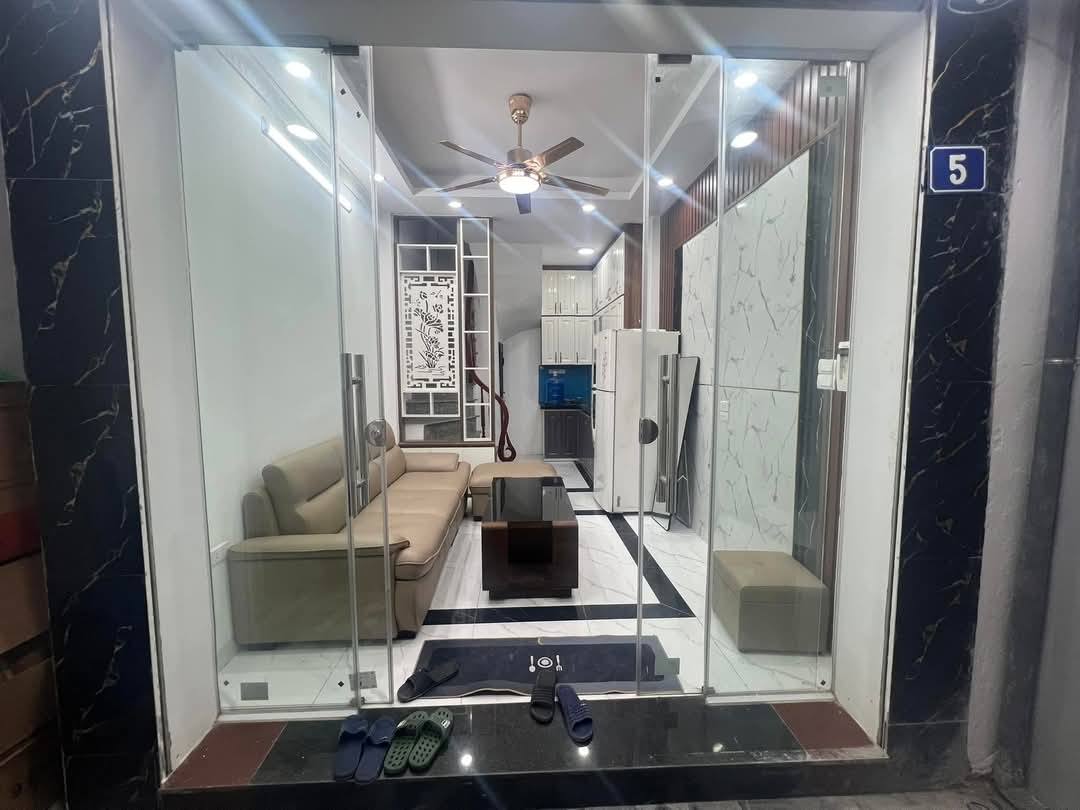 Bán nhà đẹp phố Hoàng Hoa Thám 35m2 5tầng nhỉnh 5 Tỷ rẻ đẹp nhất Q. Ba Đình