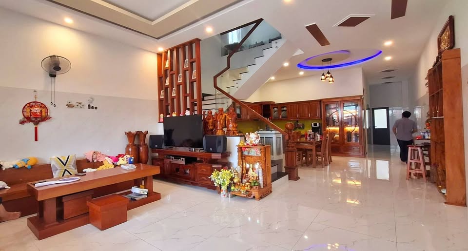 GẤP BÁN NHÀ 3 TẦNG CỰC ĐẸP, DT 120M² NGANG 6M, KIỆT ÔTÔ PHẠM NHƯ XƯƠNG - CHỈ 3.5 TỶ