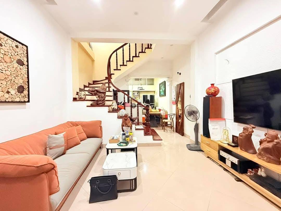 Bán nhà đẹp phố Võng Thị 45m2 5tầng mặt tiền 4m giá chào hơn 10tỷ Tây Hồ