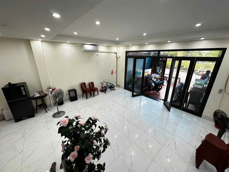 Bán nhà Đức Giang, Long Biên, HN. Kinh doanh tốt, khu vực đang phát triển. 51/83m2, 5T, 16 tỷ