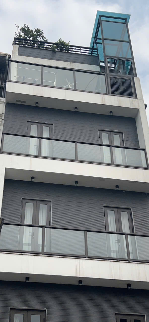 Bán nhà Đức Giang- Long Biên-HN. Ngõ oto, kinh doanh cực tốt. 44/70m2. 6T. ~15 tỷ.