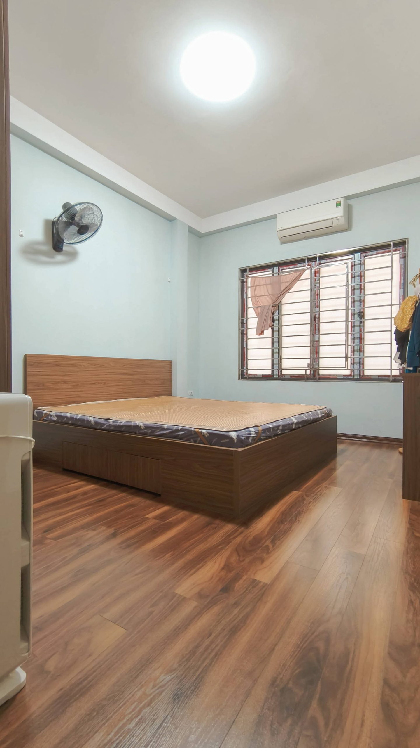 Chính chủ bán gấp nhà mới, ngõ ô tô, Kinh Doanh, ngõ 53 Quan Nhân; DT: 50 m2 – 5 tầng. 9,8 tỷ.