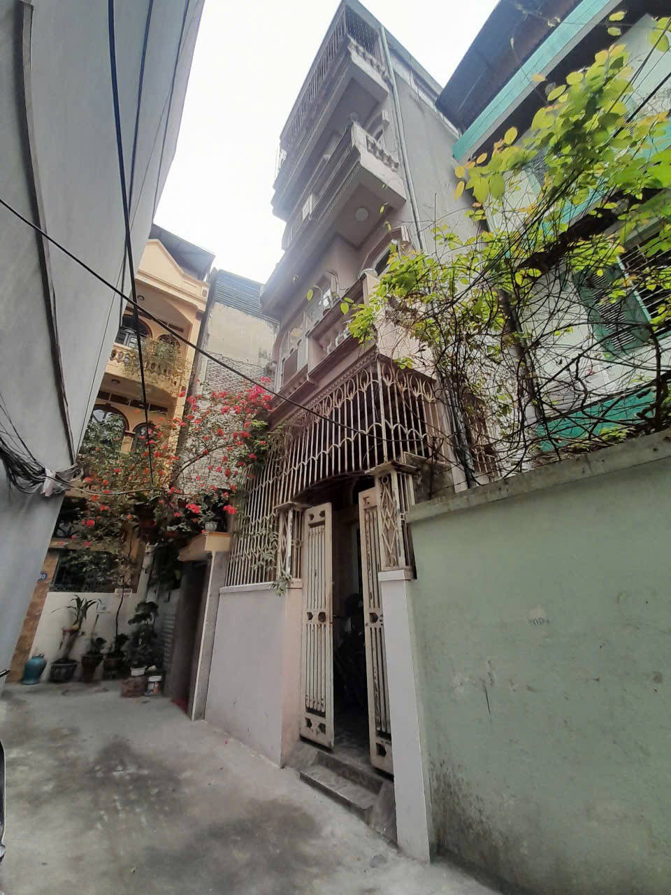Trung tâm quận Đống Đa, Hào Nam diện tích 50m2, mặt tiền 5m, GIÁ 8.5 tỷ, ngõ thông