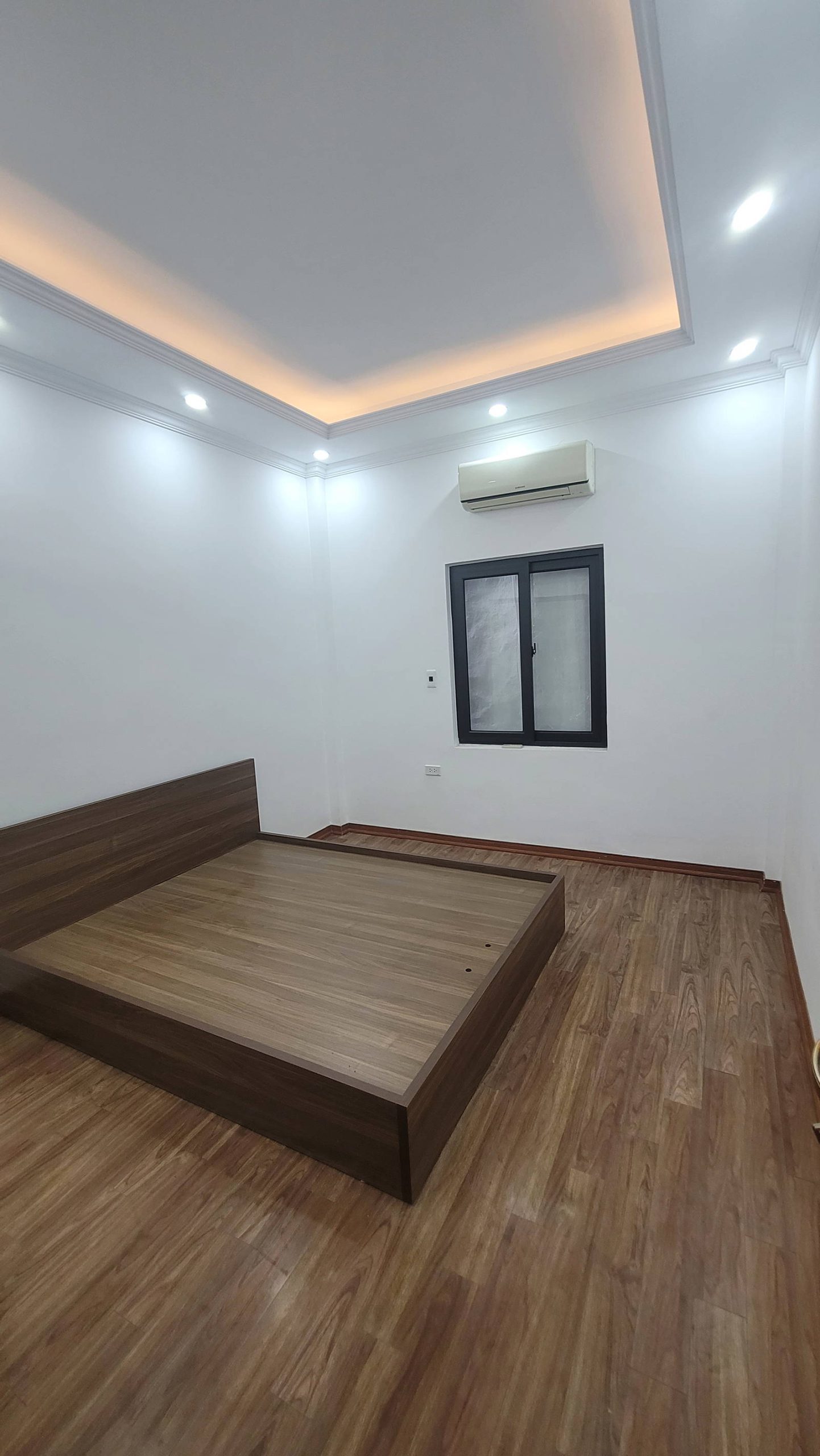 Chính chủ bán nhà mới, sân riêng, gần ô tô, Vũ Tông Phan, Thanh Xuân DT: 50m2, 4 tầng. 7,75 tỷ.