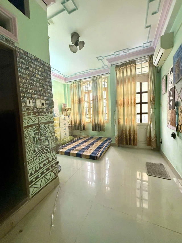 Nhà đẹp đường Lạc Long Quân-Tân Bình, 45m2, sổ đẹp, chủ gấp bán