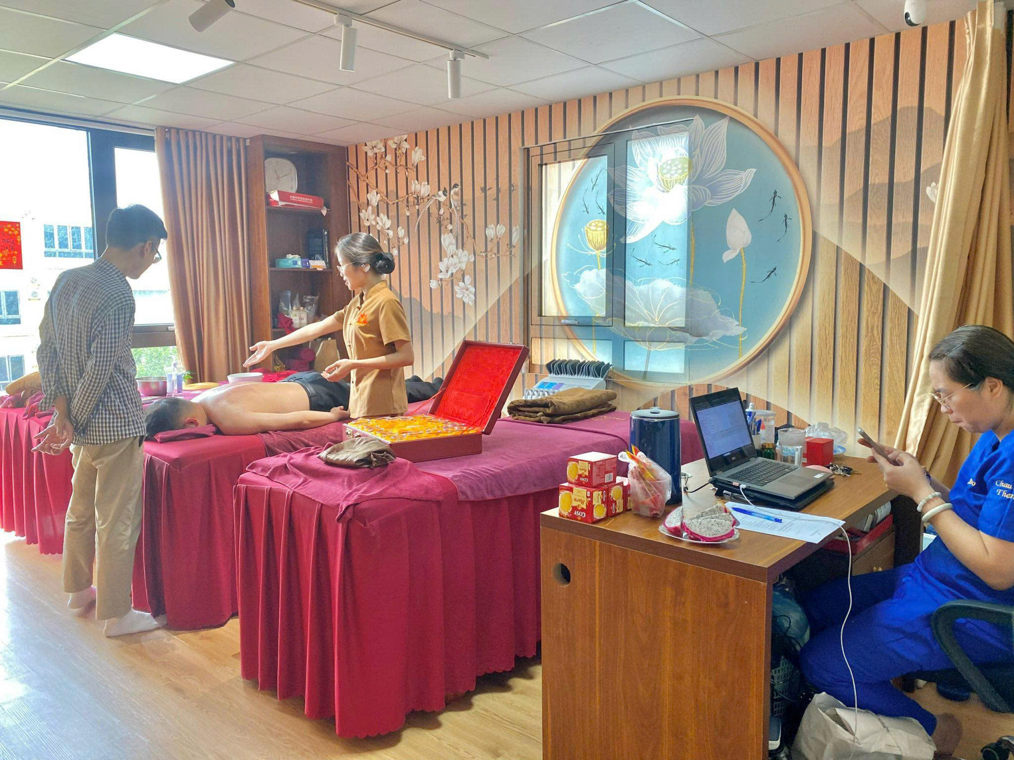 Mình sang nhượng mặt bằng đang kinh doanh ở tầng 4 phố Quan Nhân