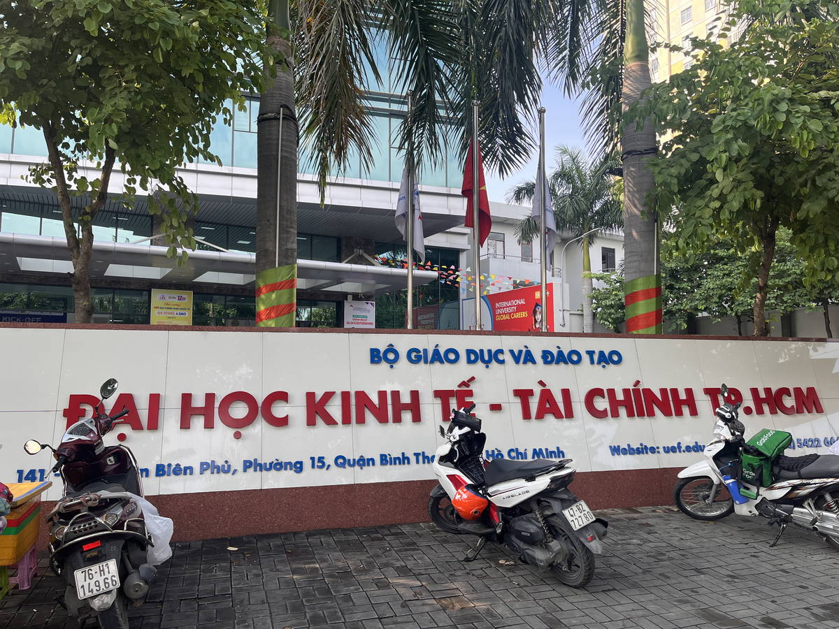 BÌNH THẠNH, BÁN TÒA NHÀ CHDV, GÓC 2 MT, 5 TẦNG, SÁT ĐẠI HỌC KINH TẾ !