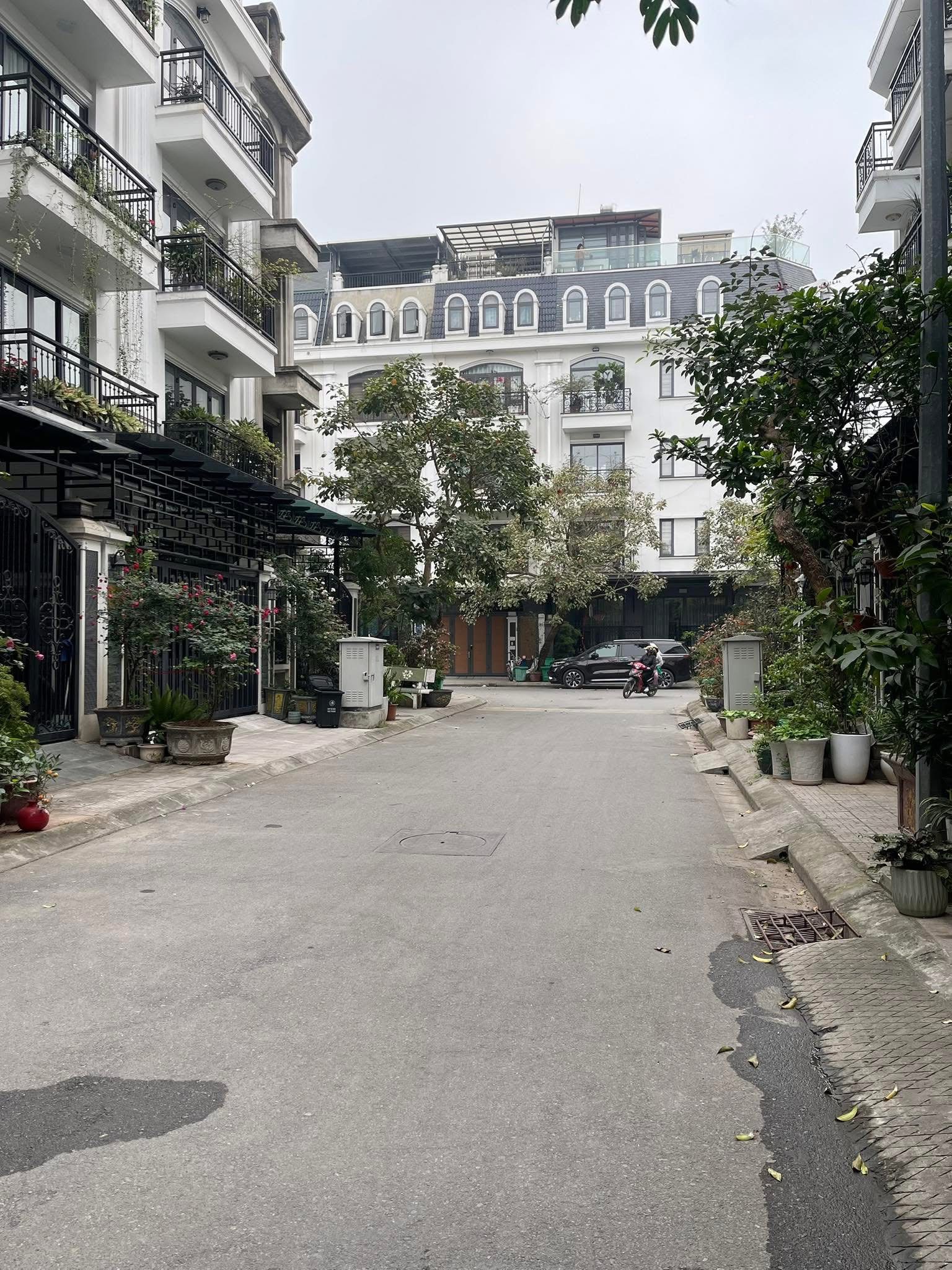 Bán biệt thự liền kề khu Green Park Vĩnh Hưng, Q.Hoàng Mai dt72m,5tầng,mt5m giá : 18,6 tỷ