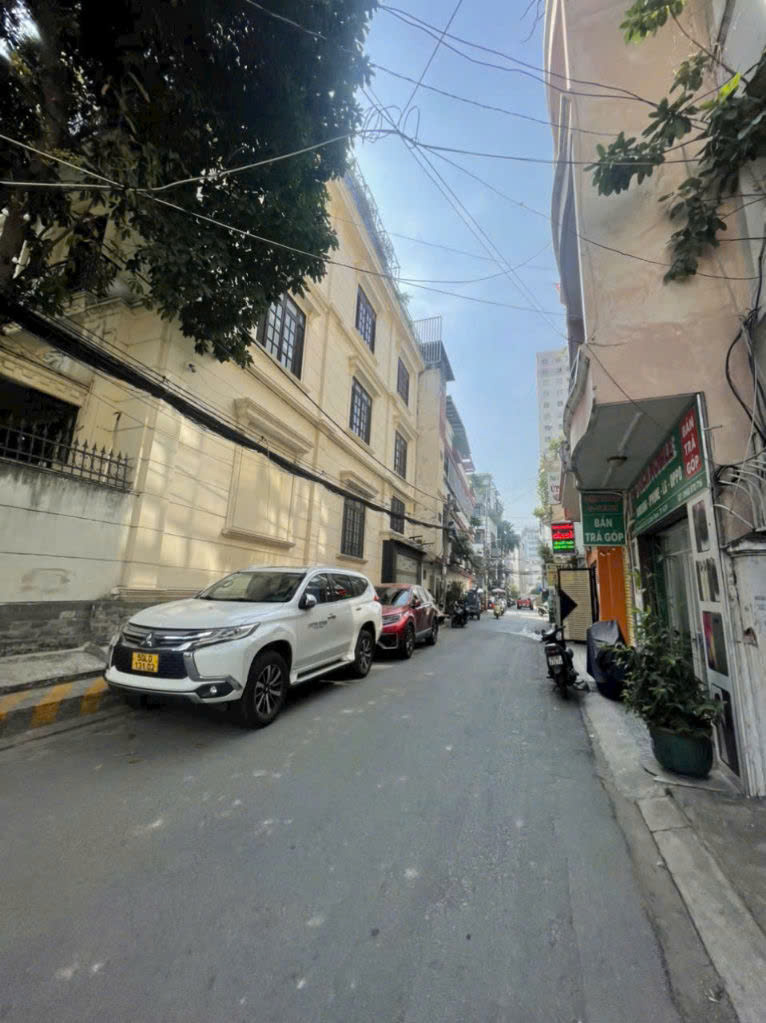 Bán CHDV đang khai thác 12 phòng dòng tiền 123tr/tháng 5 tầng 350m2 giá 17,7tỷ