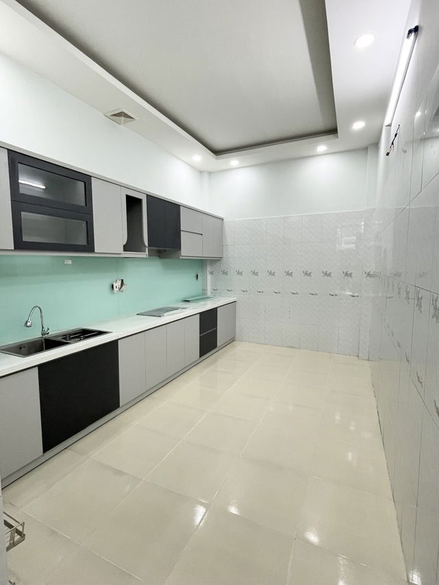 Trung tâm Tân Bình, nhà mới ở ngay, hẻm xe hơi, 4 tầng, nhỉnh 5 tỷ