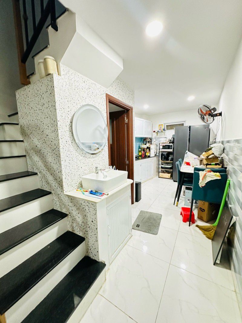 CẠNH HXH BÌNH THẠNH NGAY HÀNG XANH, GIÁP QUẬN 1 VÀ Q2, NHÀ MỚI ĐẸP Ở NGAY, GẦN 30M2, 3 TẦNG 4PN, TẶNG HẾT NỘI THẤT, CHỈ