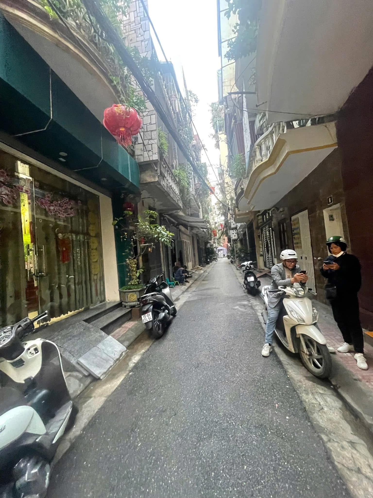 BÁN NHÀ PHÂN LÔ PHỐ 8/3 QUỲNH MAI HAI BÀ TRƯNG - 45M 5T MT 3.5M - VỈA HÈ OTO ĐỖ CỬA 1 NHÀ RA PHỐ KINH DOANH SẦM UẤT