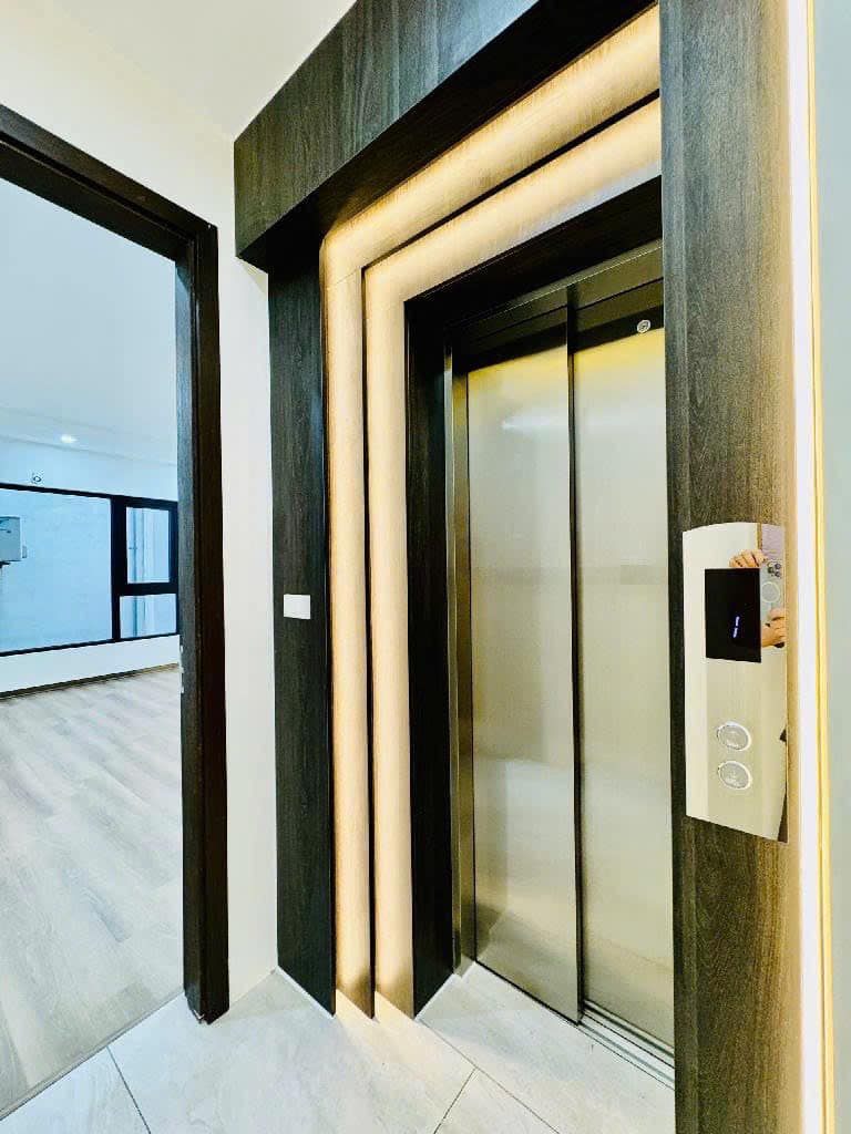 Bán nhà mới ngõ 92 Nguyễn Khánh Toàn, Cầu Giấy, 45m2, 7 tầng, thang máy, ô tô đỗ cổng, ô tô tránh 10m, 11 tỷ