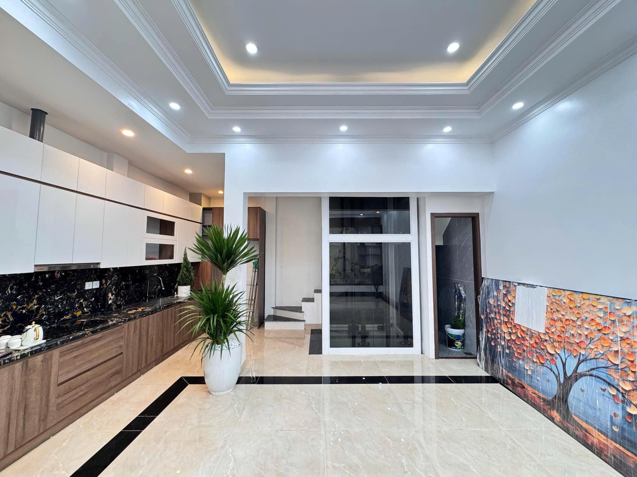 Bán nhà phân lô phố Vương Thừa Vũ, quận Thanh Xuân, ngõ ôtô tránh, 52m2, 7T thang máy, kết hợp ở và kinh doanh đều tốt. Hơn 15 tỷ.