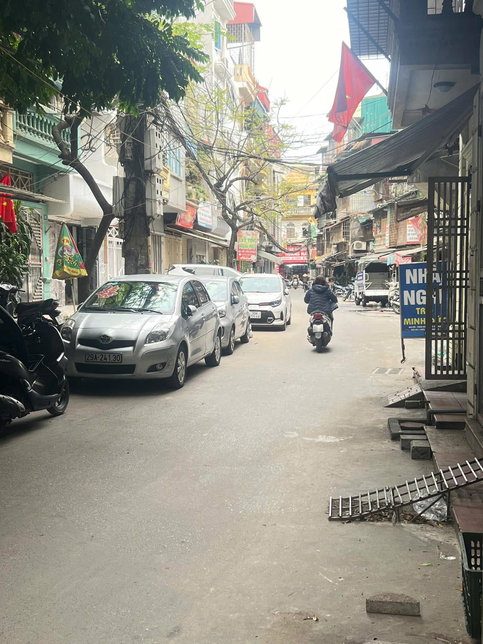 Bán Nhà Phố 8/3 - Hai Bà Trưng - 50m 5 Tầng Mặt Tiền 4,5m - 8 Phòng Cho Thuê - Dòng tiền 40tr/th - Ô Tô Đỗ Cửa - Kinh Doanh