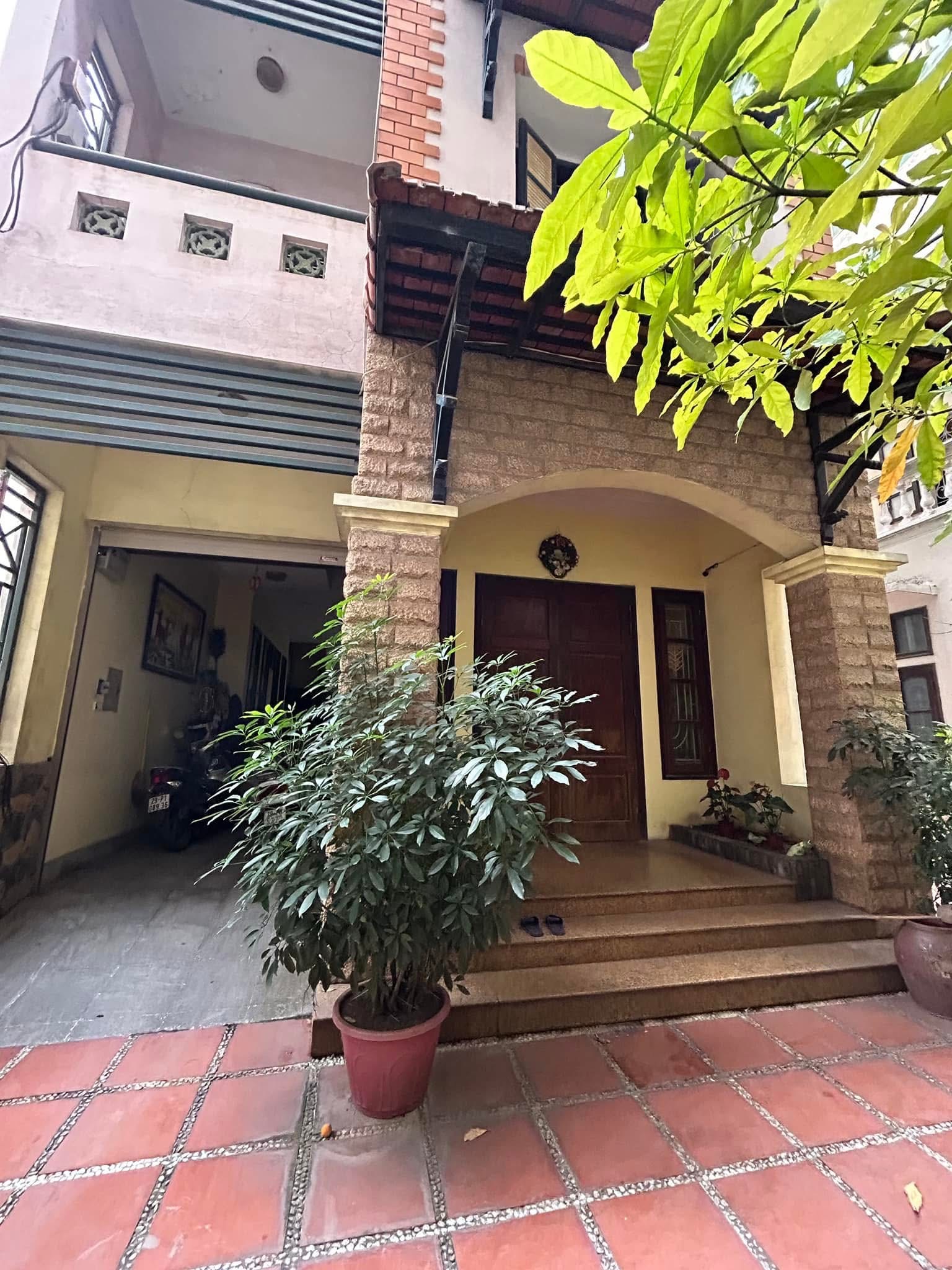 Bán biệt thự Võ Chí Công Tây Hồ, 114m x 4 tầng, Ô tô đỗ cửa, lô góc 3 thoáng, 10m ra phố