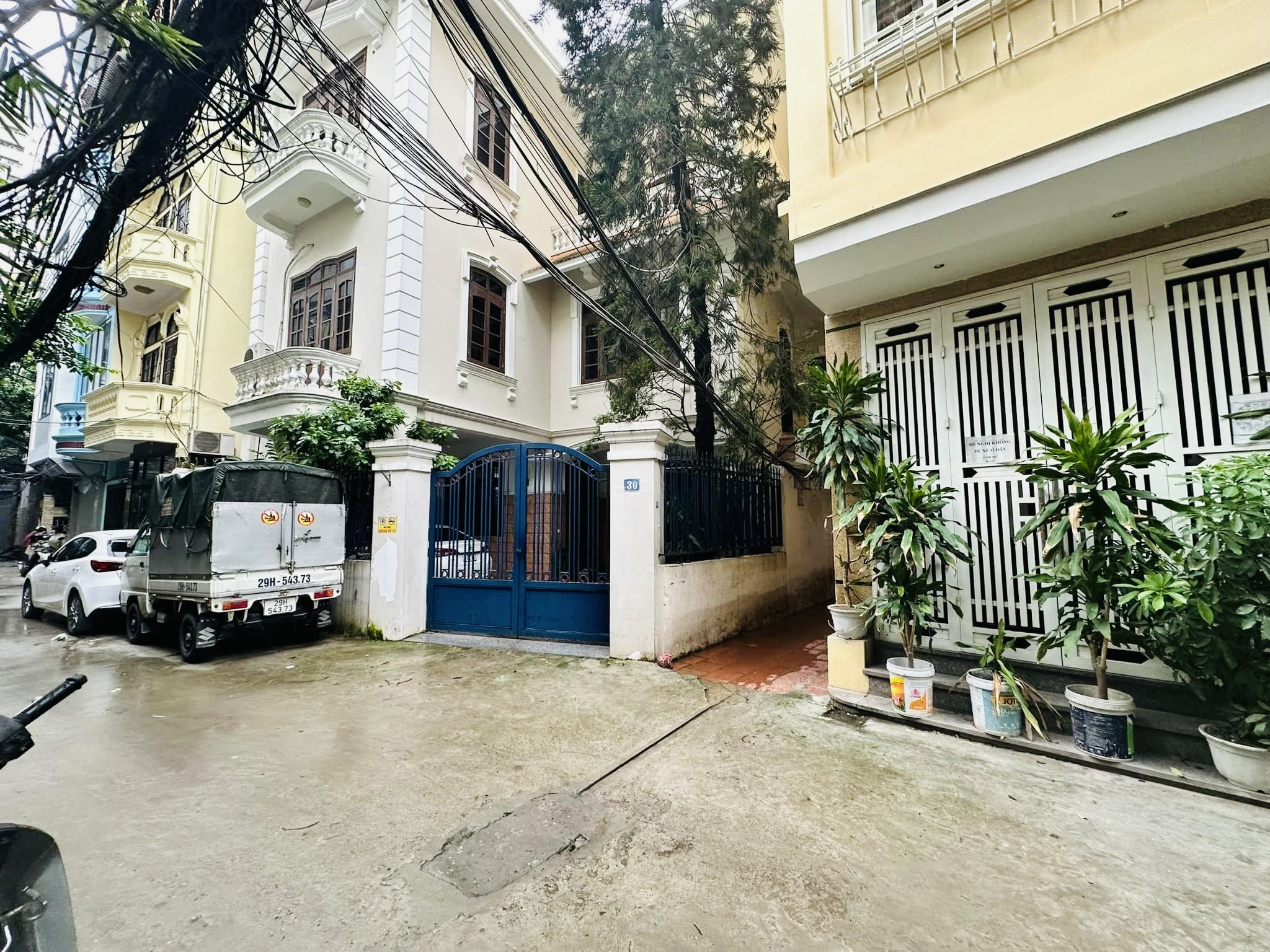 Bán nhà đường Thái Hà 154m2 3 Tầng Mặt tiền rộng 12m2- ô tô vào nhà, kinh doanh đỉnh