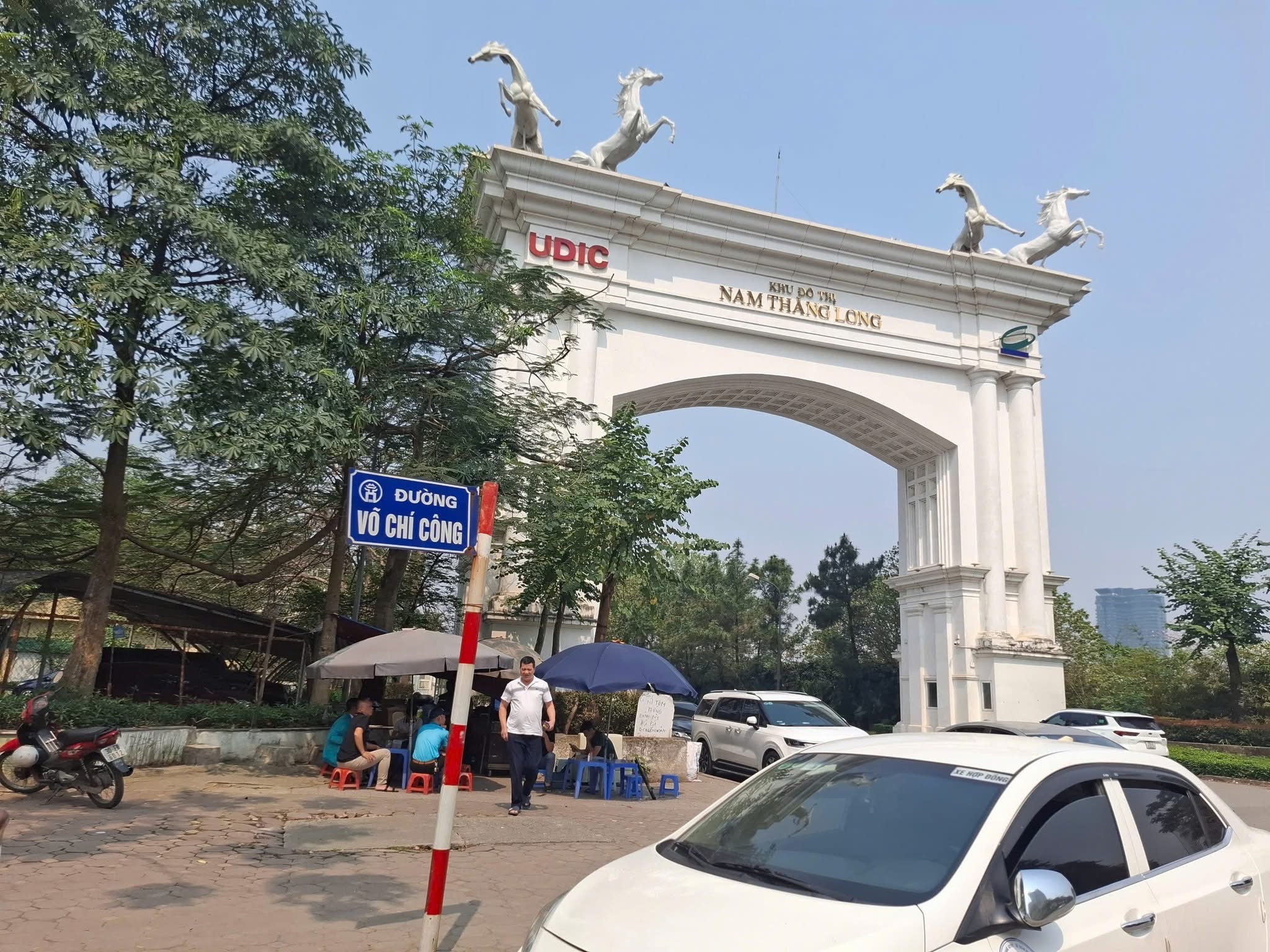 Căn hộ chung cư tòa CT13B khu đô thị Nam Thăng Long, nằm trong quần thể Ciputra, mặt đường Võ Chí Công, ngay chân cầu Nhật Tân,