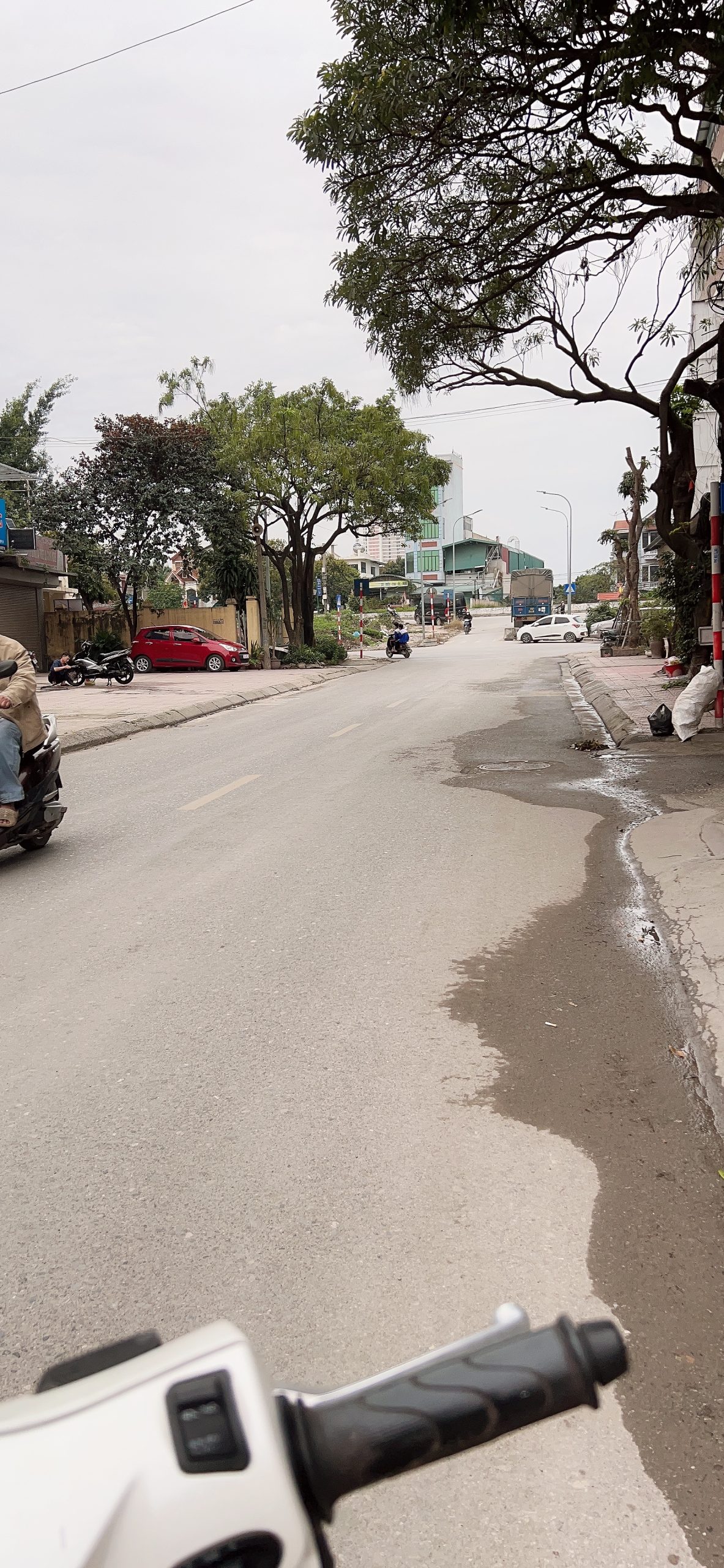 Bán nhà C4 Đức Giang- Long Biên- HN. Đường rộng mặt tiền to kinh doanh cực tốt. 136m2 MT4,9m 24 tỷ