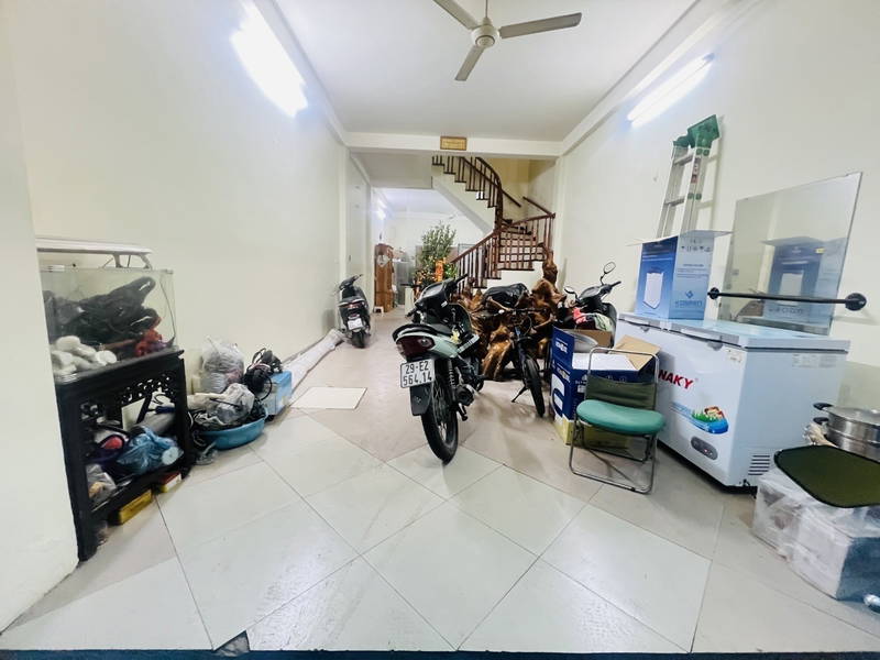 Mặt ngõ ô tô Thái Hà . Lô góc 3 thoáng. KD VP Nail, Spa