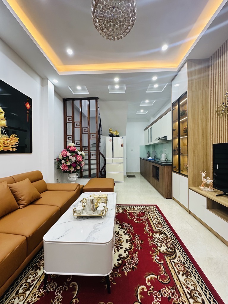 NHÀ CỔ LINH HIẾM OTO ĐỖ CỔNG ĐỐI DIỆN AEON MALL FULL NỘI THẤT