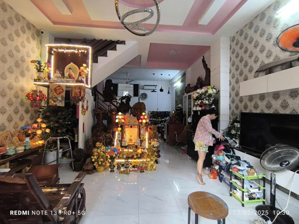 Hàng xóm nhà tôi vừa gửi bán căn nhà đẹp, giá chỉ ngoài 6 tỏi