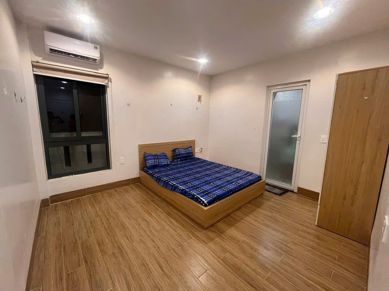 CHO THUÊ nhà 3 tầng 10 phòng ngủ Full nội thất kiệt ô tô BÀ TRIỆU gần siêu thị Go TTTP Huế chỉ 38 tr/tháng