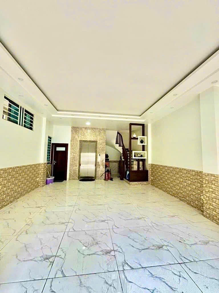 Bán nhà tại Nguyễn Khánh Toàn, 95m², ô tô tránh, kinh doanh, phân lô lượn vòng quanh.