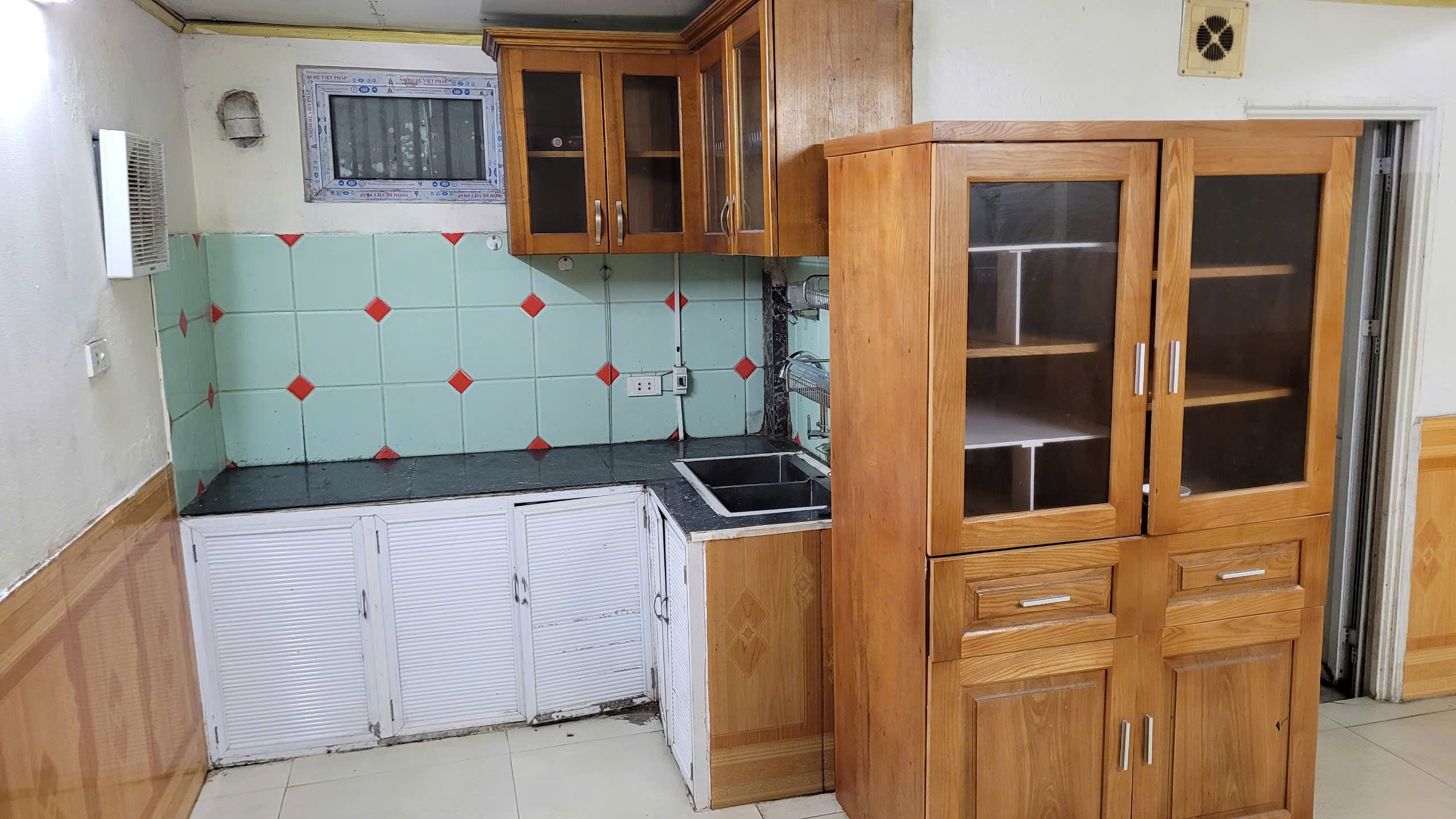 Cho thuê nhà Phố Tân Mai chỉ 8tr, 50m2, 2 tầng, 2 ngủ vào ngay