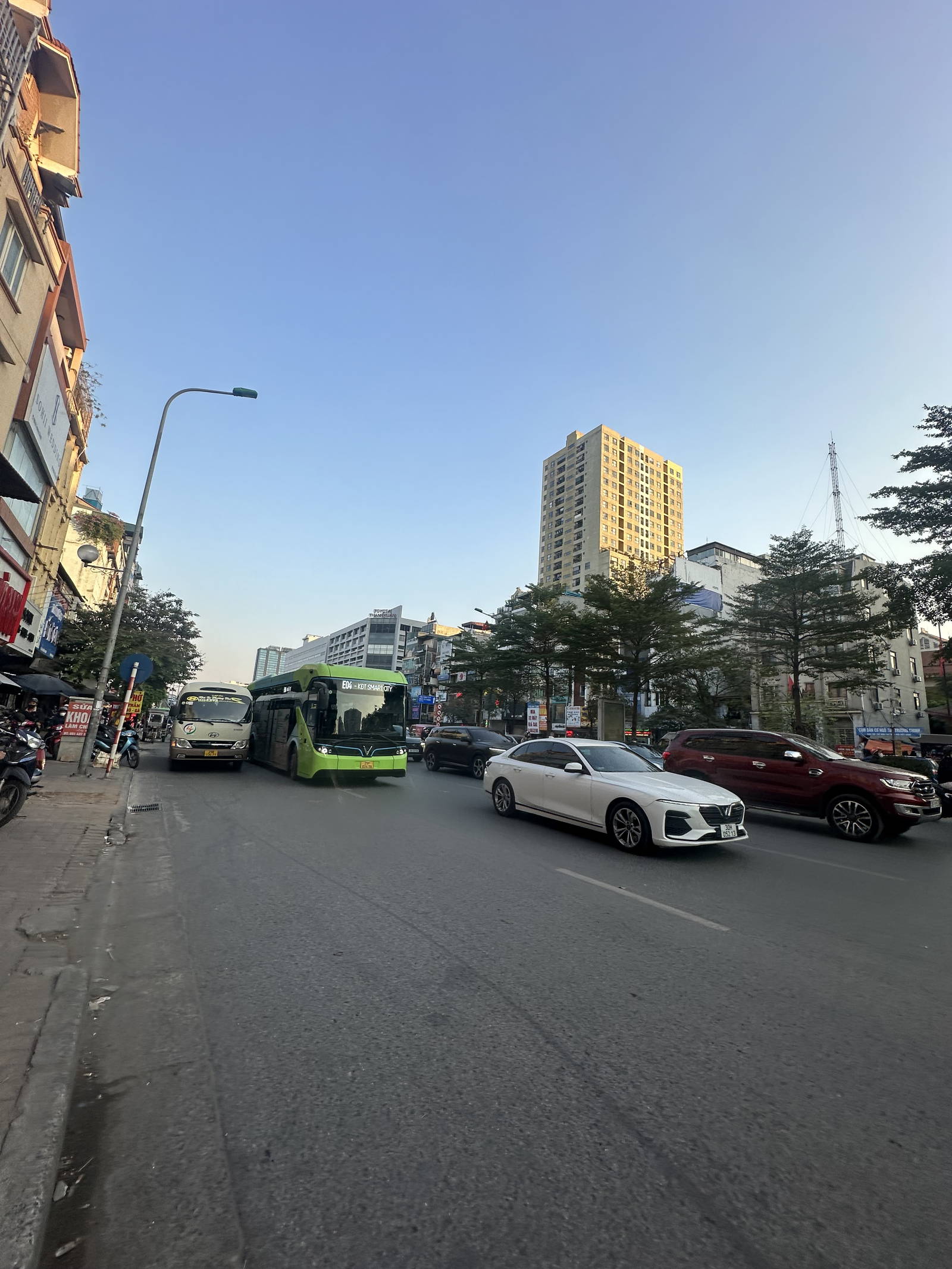 SIÊU NGON! MP Đại La – Minh Khai - Hai Bà, 73m2, 3 tầng, vỉa hè, kinh doanh đỉnh, dòng tiền