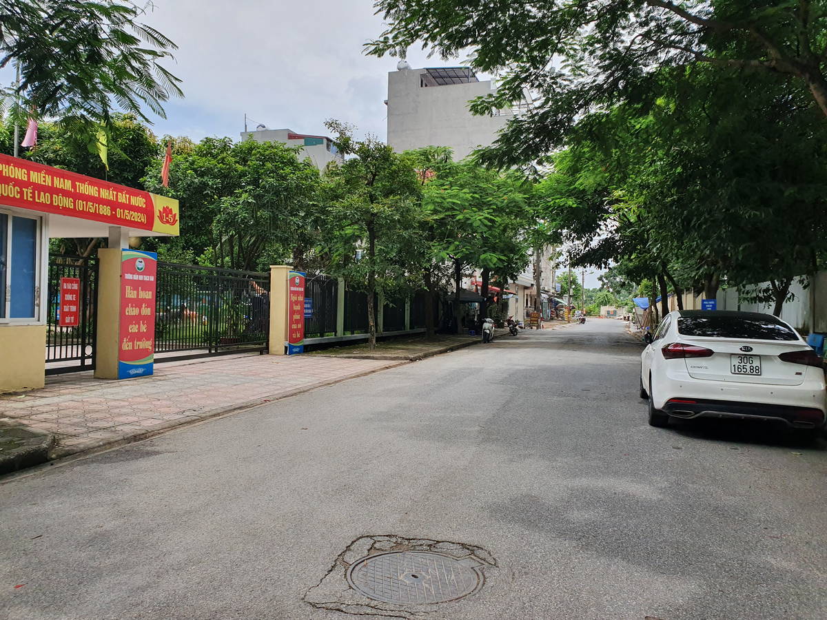 GẤP GẤP NHÀ THẠCH BÀN - LONG BIÊN - DÂN XÂY THANG MÁY - GARA OTO - FULL NỘI THẤT DT: 60M2 X 6 TẦNG MT 4M
