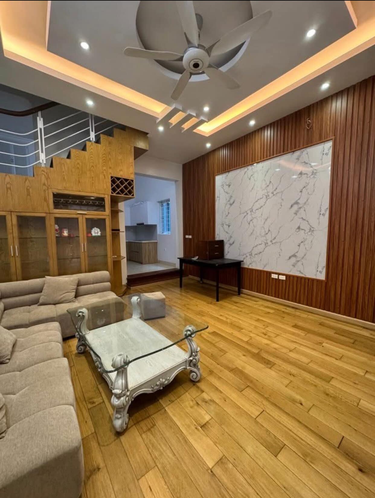 Bán nhà Phố Đại La, Hai Bà Trưng, nhà đẹp long lanh, ngõ ô tô, vỉa hè rộng, gần ĐH KTQD, ở yên tĩnh, làm VP, MT 4.4 m, 53m 5T, 16.2 tỷ