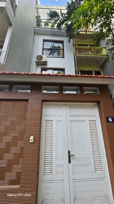 Ban Nhà Lạc Long Quân - Tây Hồ - Cạnh Công Viên Nước. DT 80M2. Giá 19,5 Tỷ