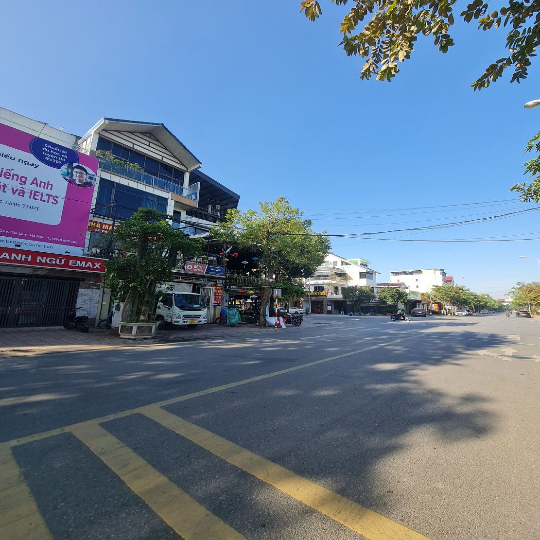 Siêu Gấp Gáp. Biệt thự sân vườn 2 tầng 200m2m đường 18m trung tâm Gia Lâm chỉ 2x nhỏ. Lh 0989894845