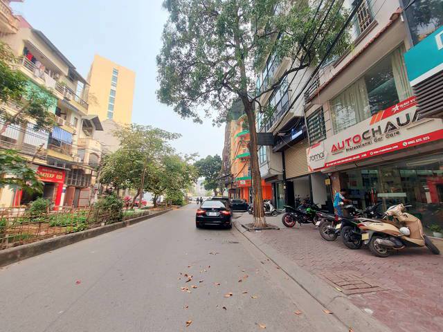 Bán nhanh nhà mặt phố Đặng Thùy Trâm, quận Cầu Giấy 4 tầng, diện tích 75m2