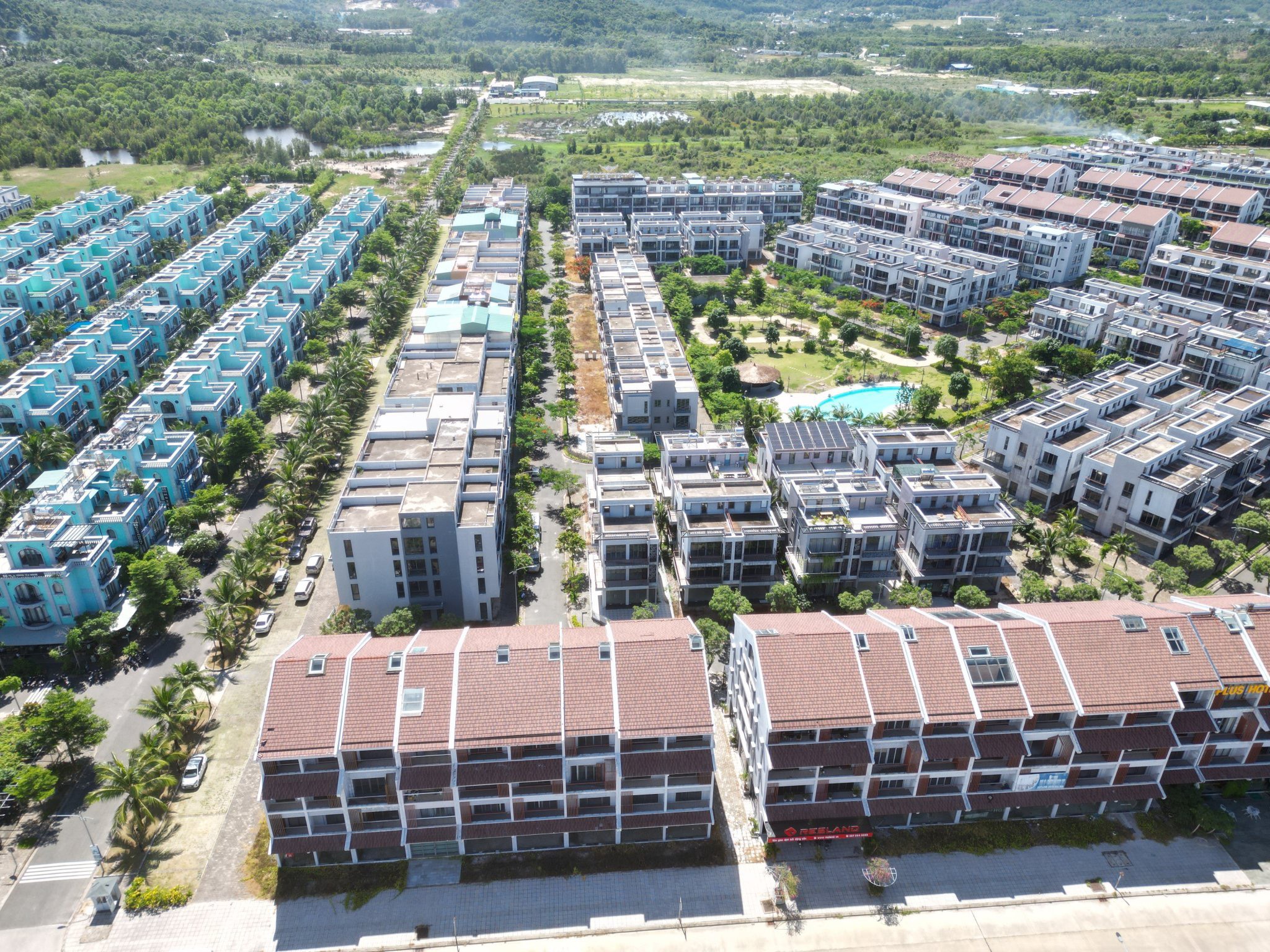 Bán nhà phố sonasea villas and resort , 550m2, 40 tỷ, thiết kế 40 phòng nằm trên trục đường vào 24m dương tơ Phú Quốc